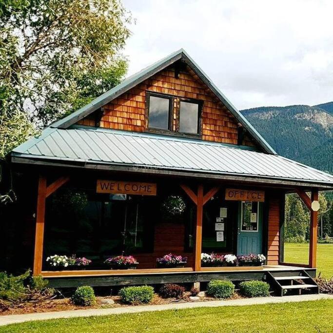 Golden Riverfront Campground Hotel Exterior photo